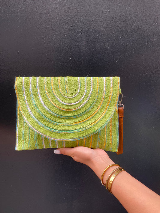 Pochette en raphia
