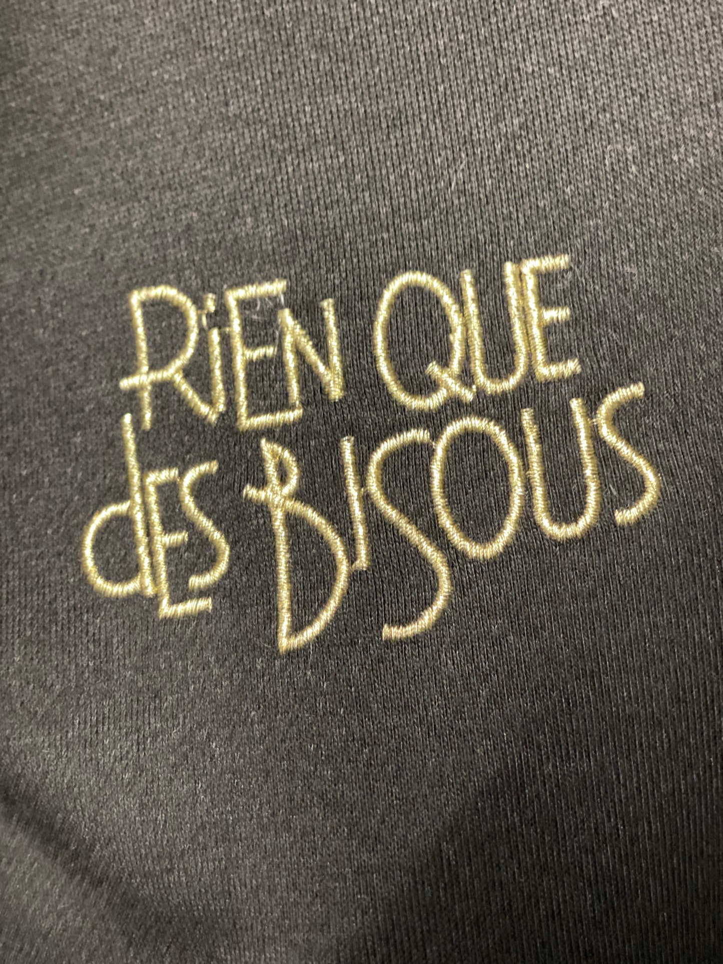 Sweat-shirt. Bisous