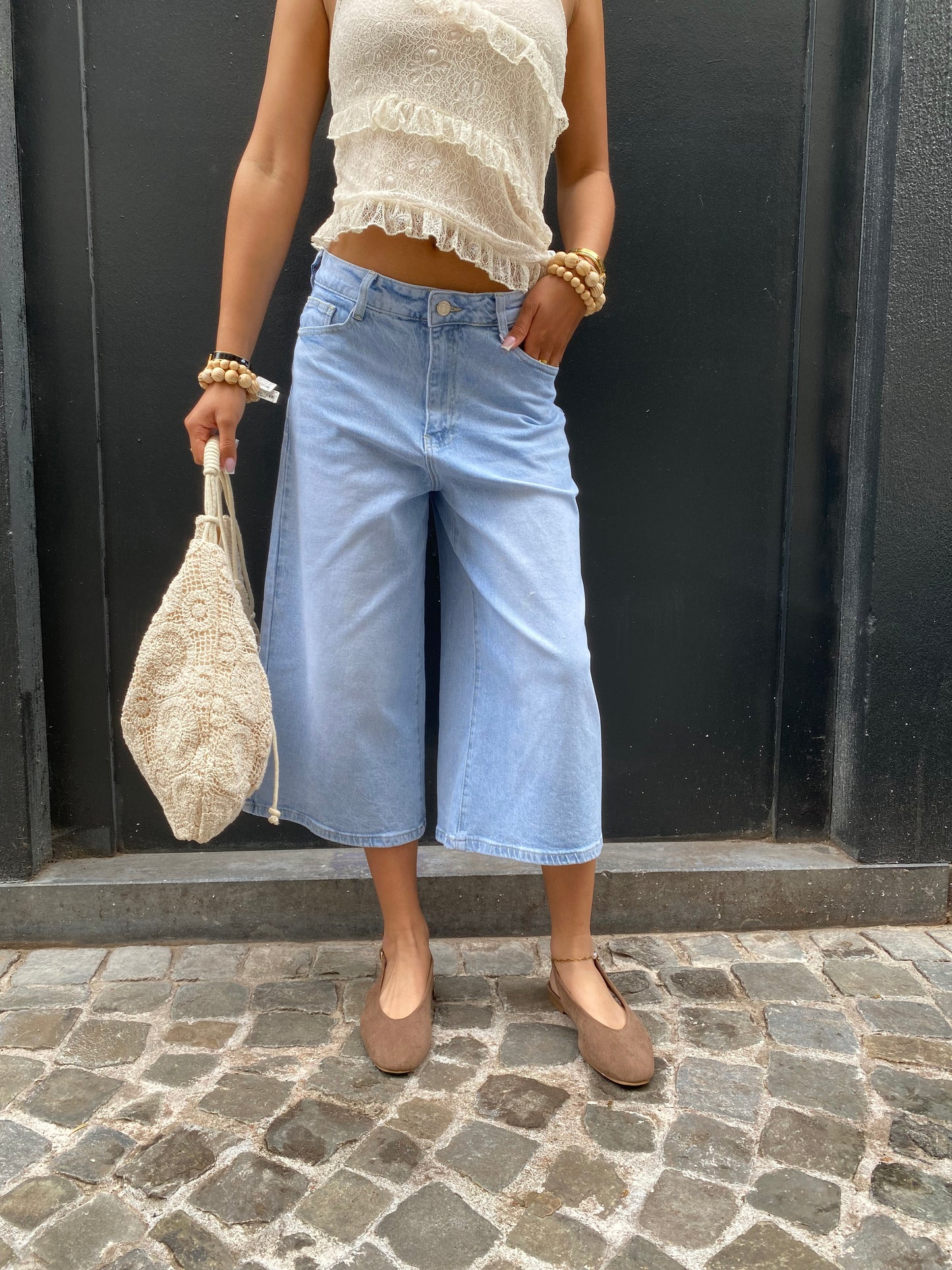 Bermuda Jean, Eliane