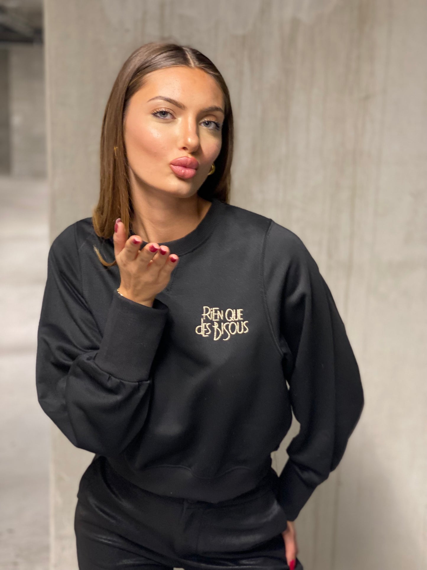 Sweat-shirt. Bisous