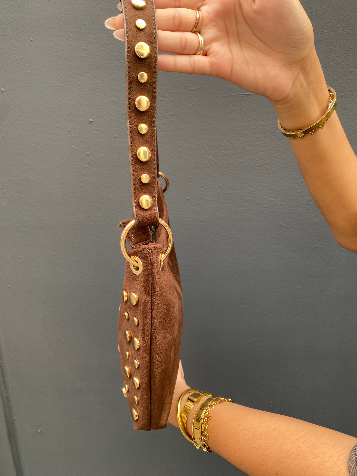 Petit sac brun, clouté