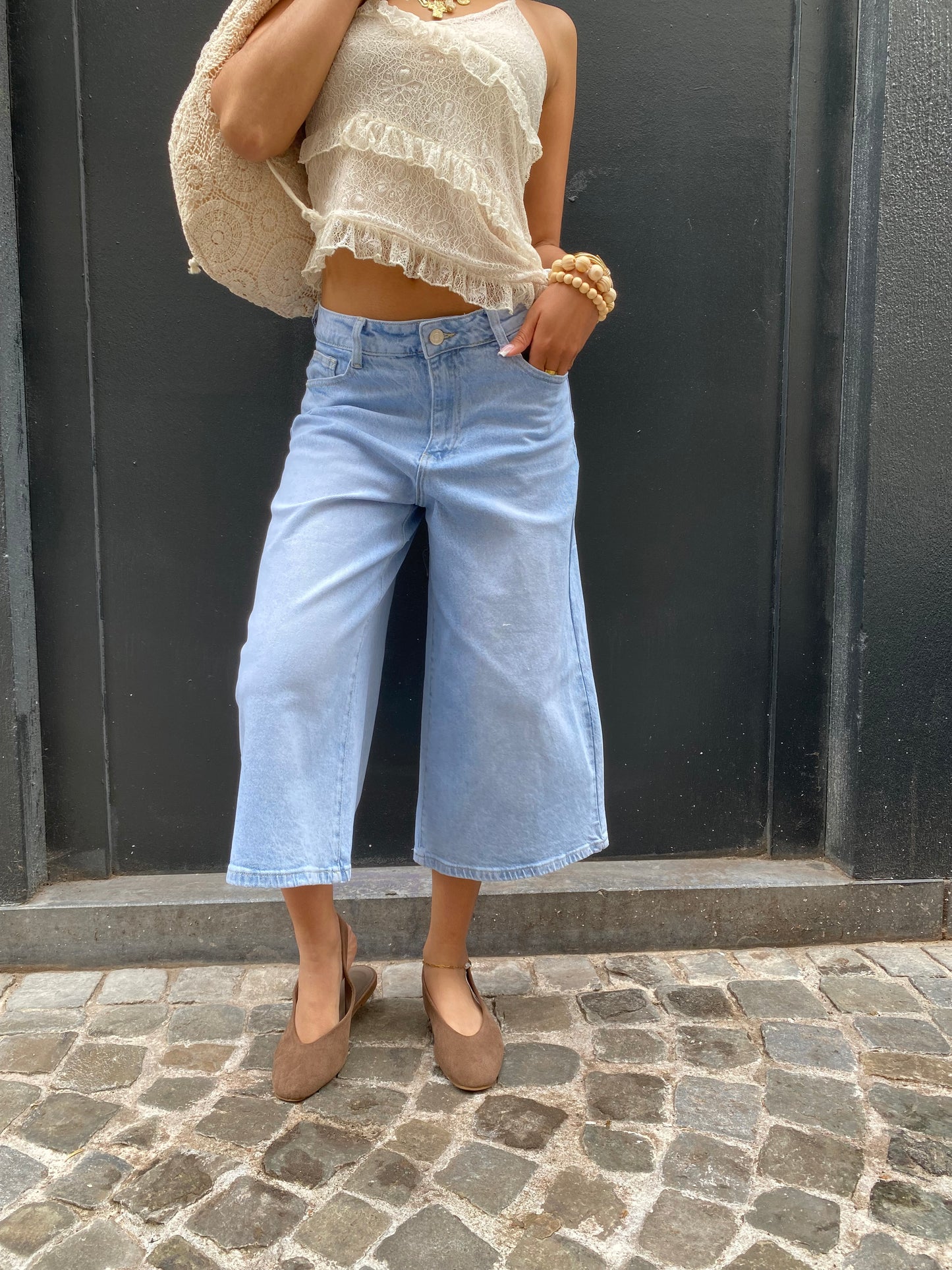 Bermuda Jean, Eliane
