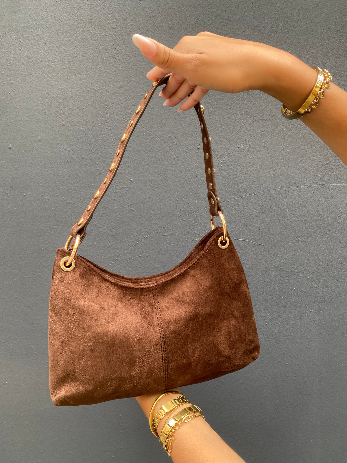 Petit sac brun, clouté