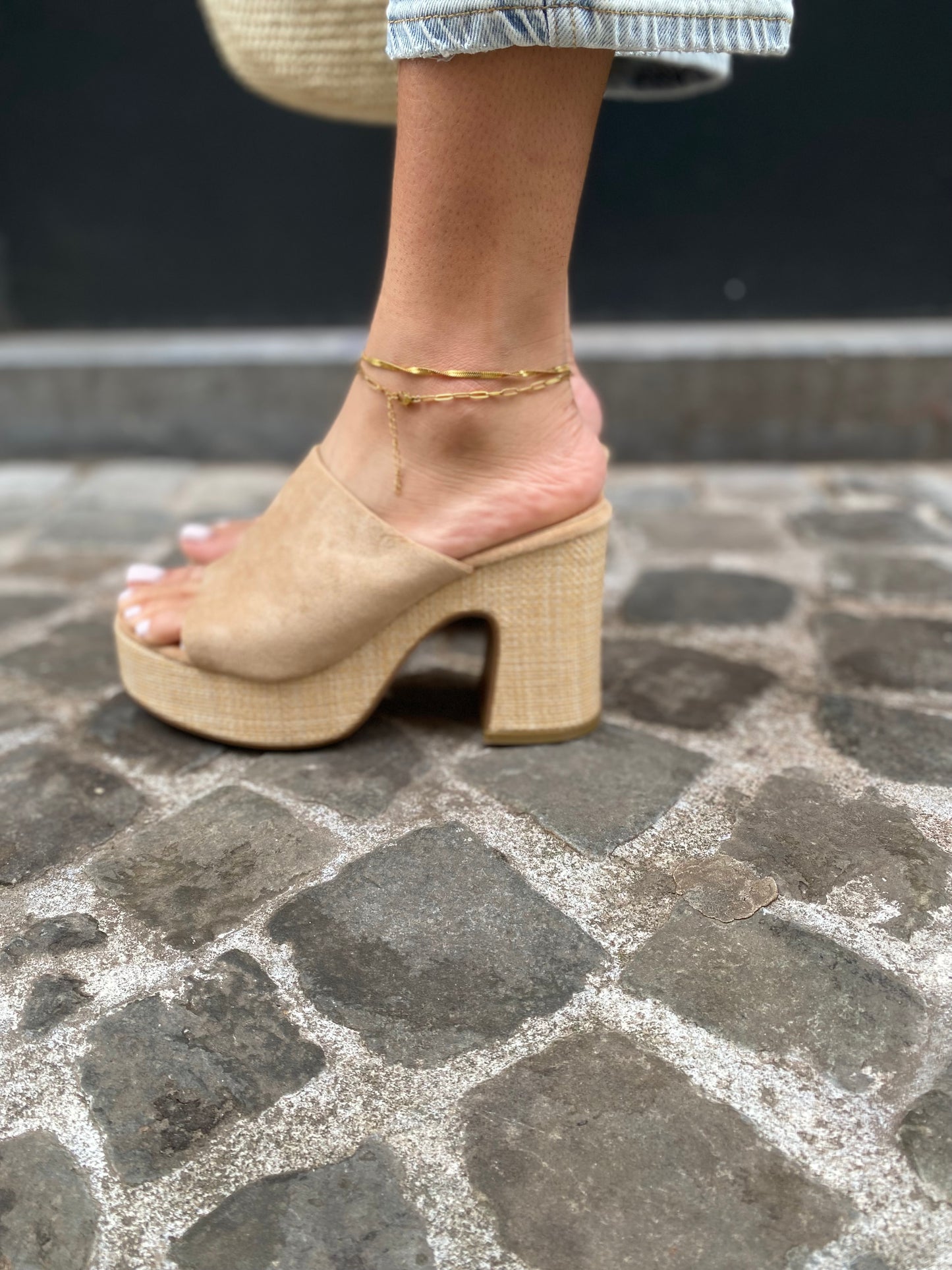 Talons, compensés, raphia