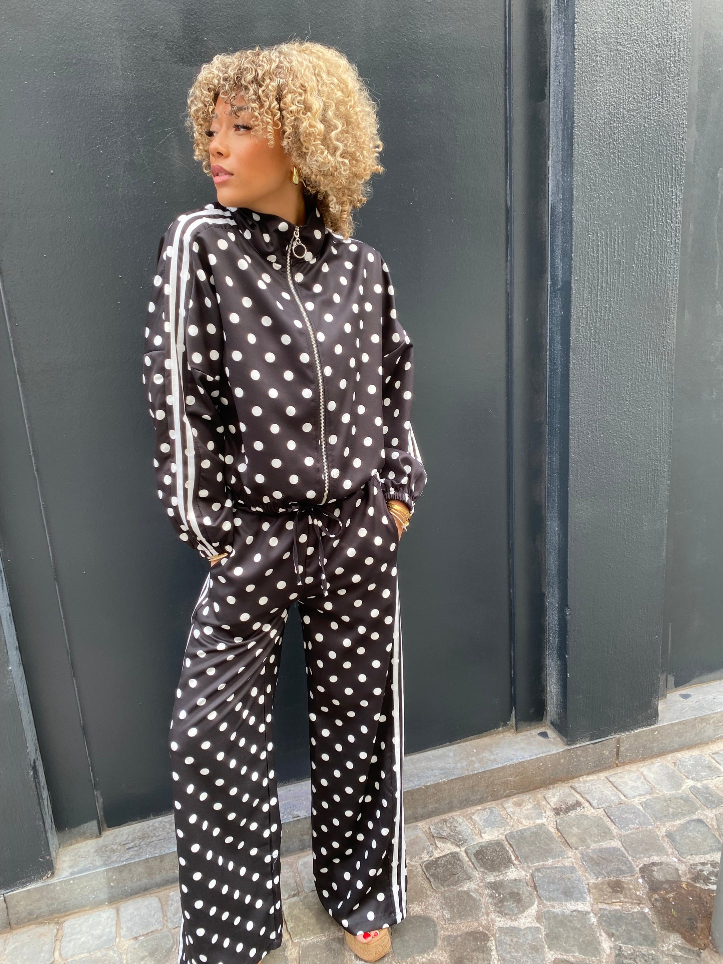 Ensemble jogging. Pois Noir.
