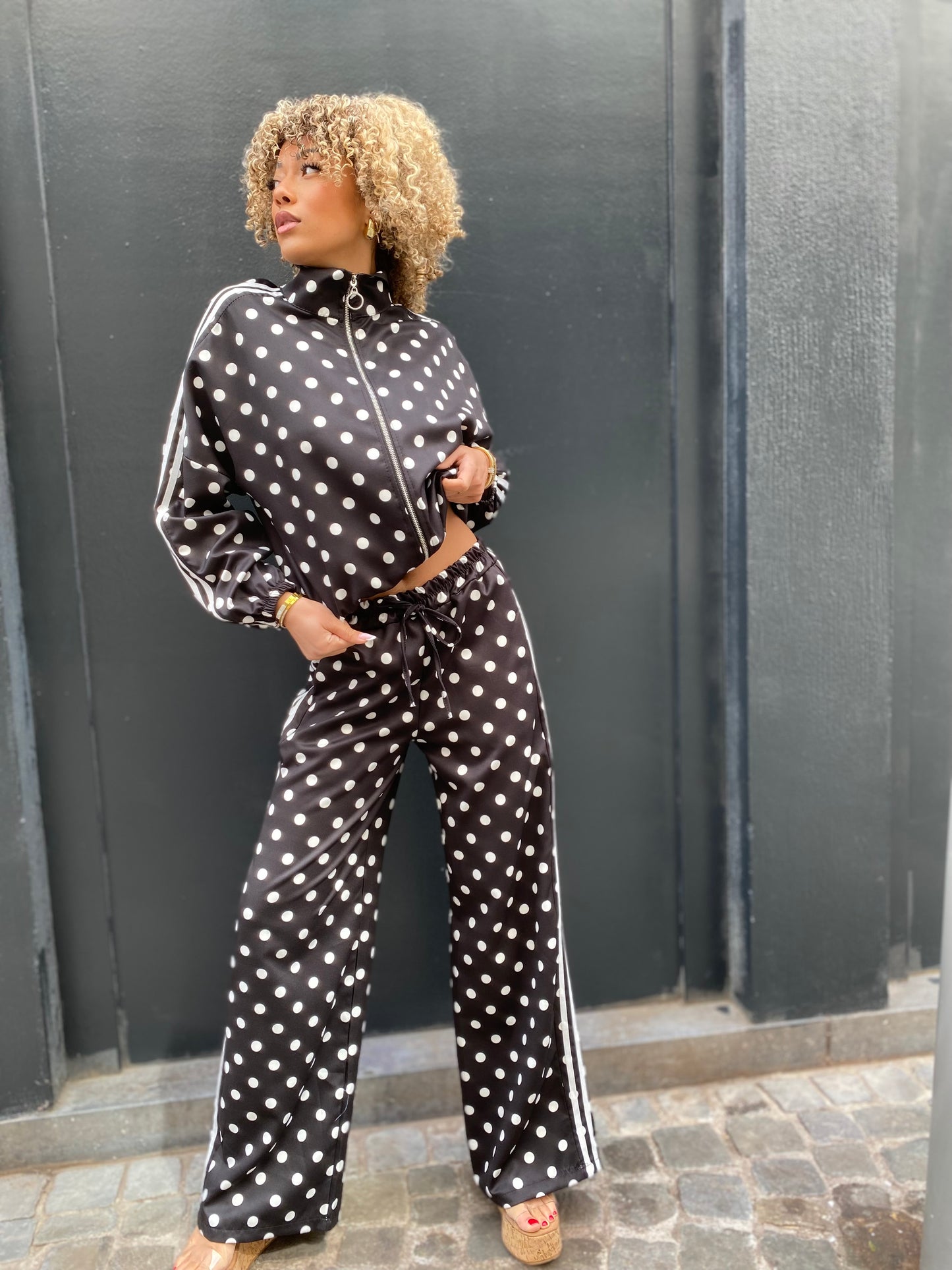 Ensemble jogging. Pois Noir.