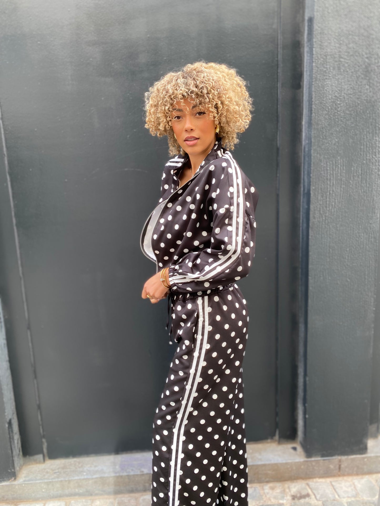 Ensemble jogging. Pois Noir.