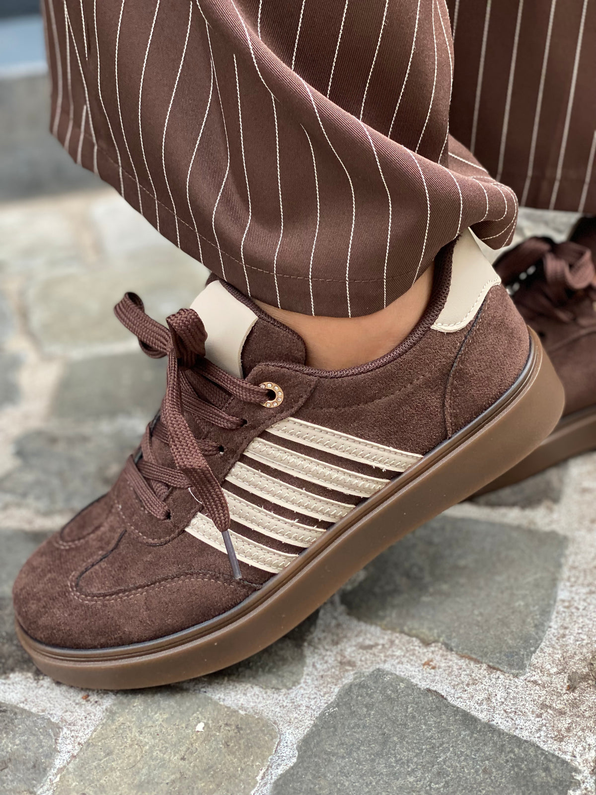 Basket brune lignes