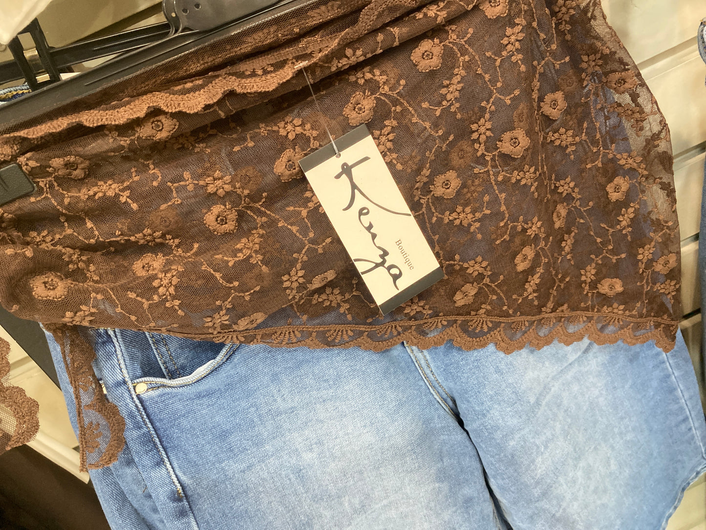 Foulard, triangle en dentelle