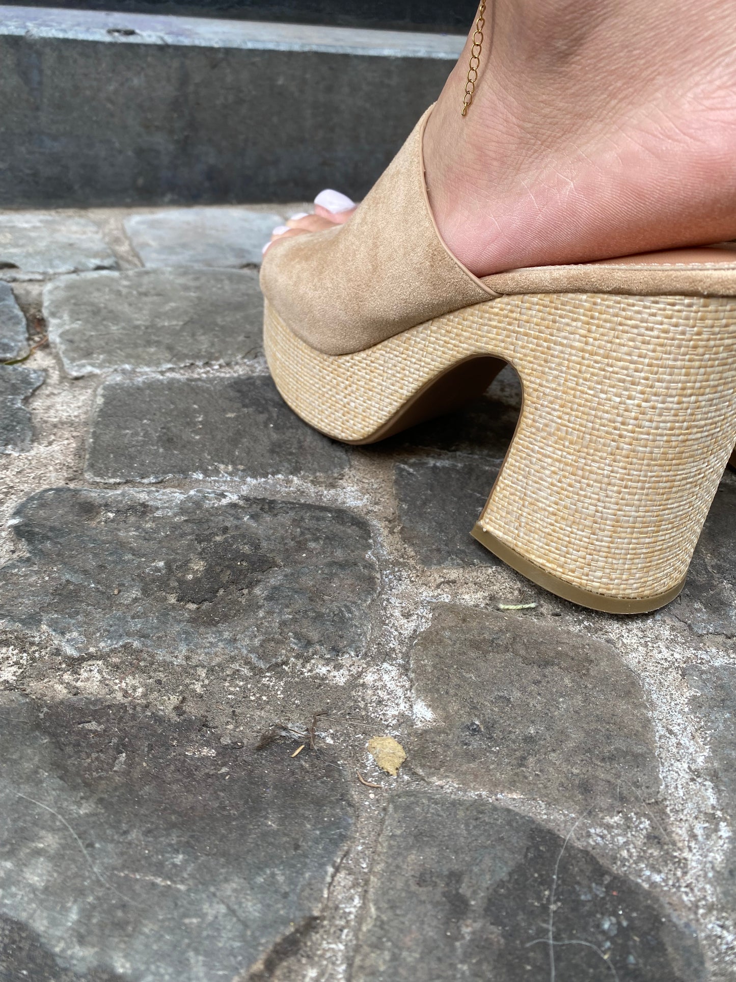 Talons, compensés, raphia