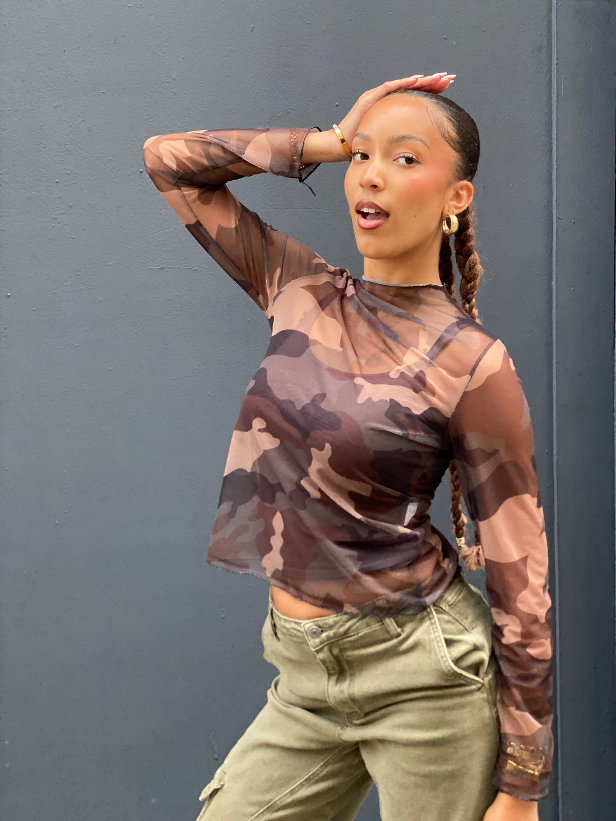 Blouse camouflage, résille