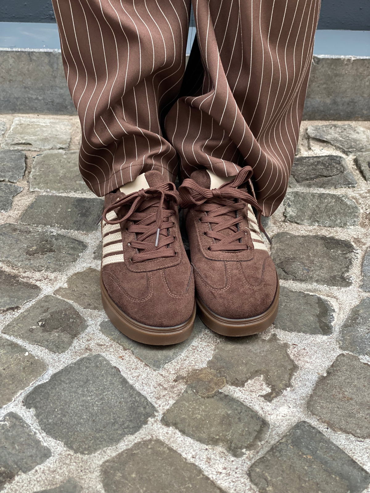 Basket brune lignes